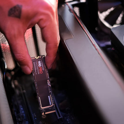 SAMSUNG 990 PRO SSD PCIe Gen4 NVMe M.2 Internal Solid State Hard Drive,Upto 7,450MB/s,Fast Speed for Gaming,Heat Control,Direct Storage&Memory Expansion
